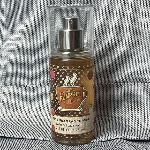 Bath & Body Works Marshmallow Pumpkin Latte Fine Fragrance Mist 2.5 fl oz New - Picture 1 of 3